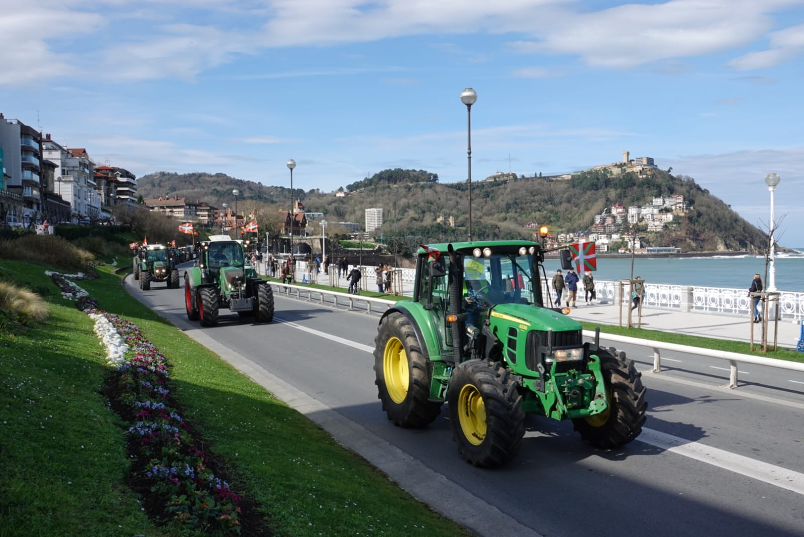 La reivindicación de &quot;Priorizar el sector primario&quot; llega a Donostia y a Juntas Generales de Gipuzkoa
