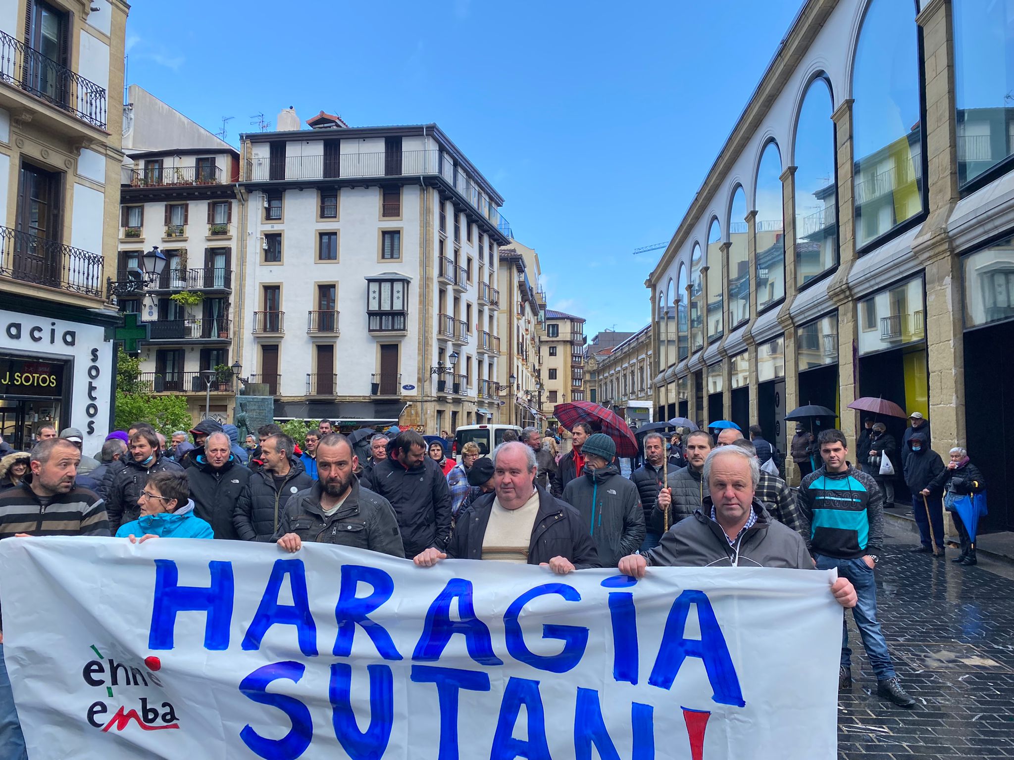 Antes de que desaparezca la carne vasca de los lineales, QUE NOS PAGUEN LO QUE NOS CORRESPONDE