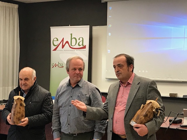 SUSTRAIA recibe el galardón BASERRITARRON LAGUNA